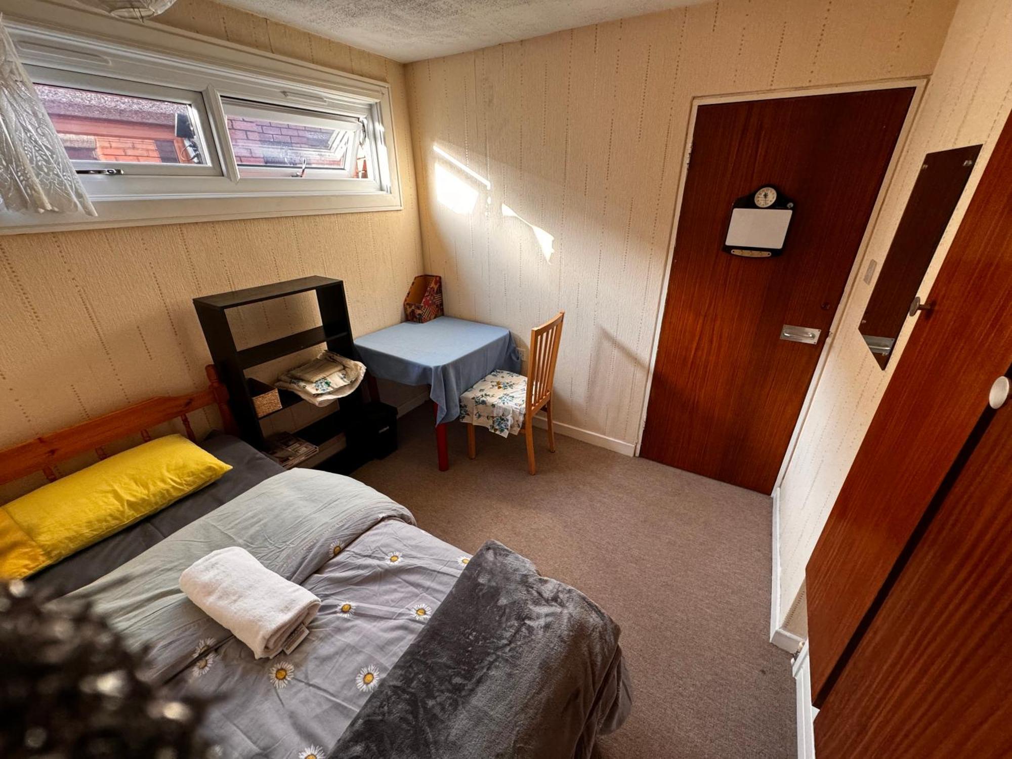 Double Room Best Location Near Shopping Center & Free Parking Coventry Bagian luar foto